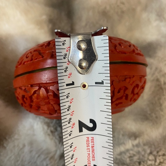 Vintage Chinese Red Cinnabar intricate carved floral trinket box. - Picture 12 of 16